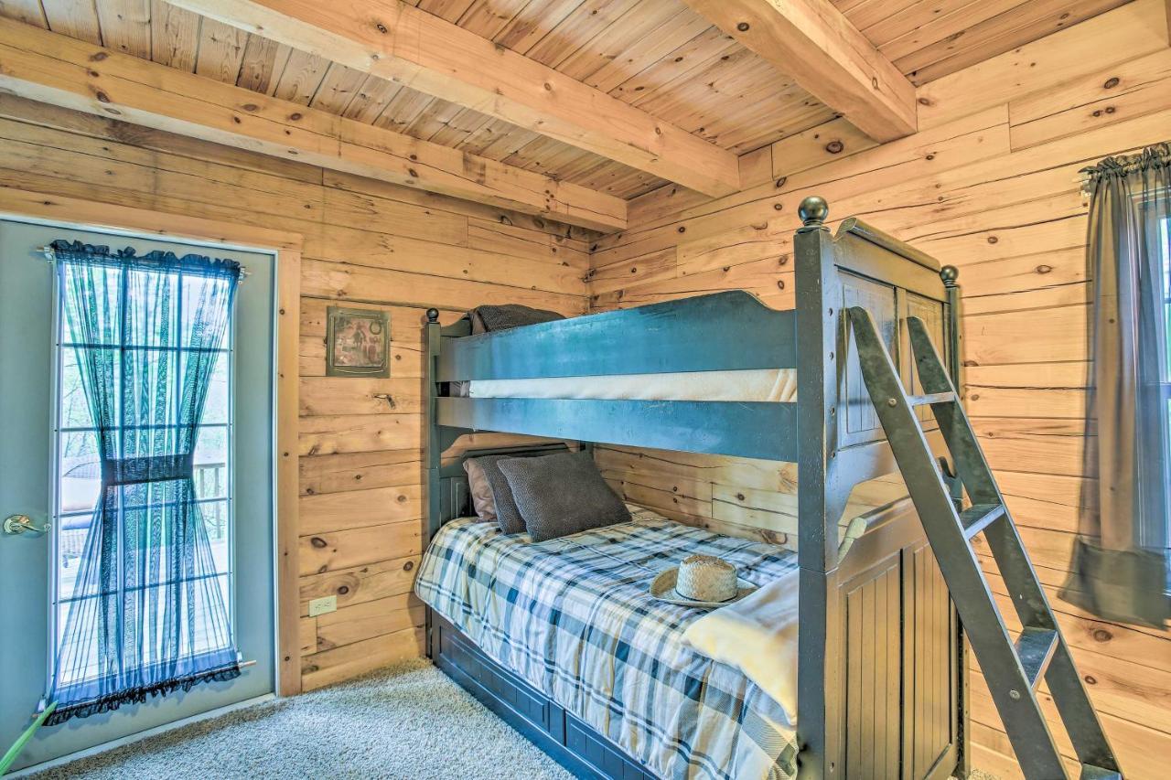 Resort Cabin With Fire Pit Golf, Hike And Play! Rothbury Luaran gambar