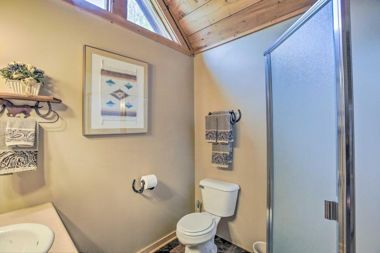 Resort Cabin With Fire Pit Golf, Hike And Play! Rothbury Luaran gambar