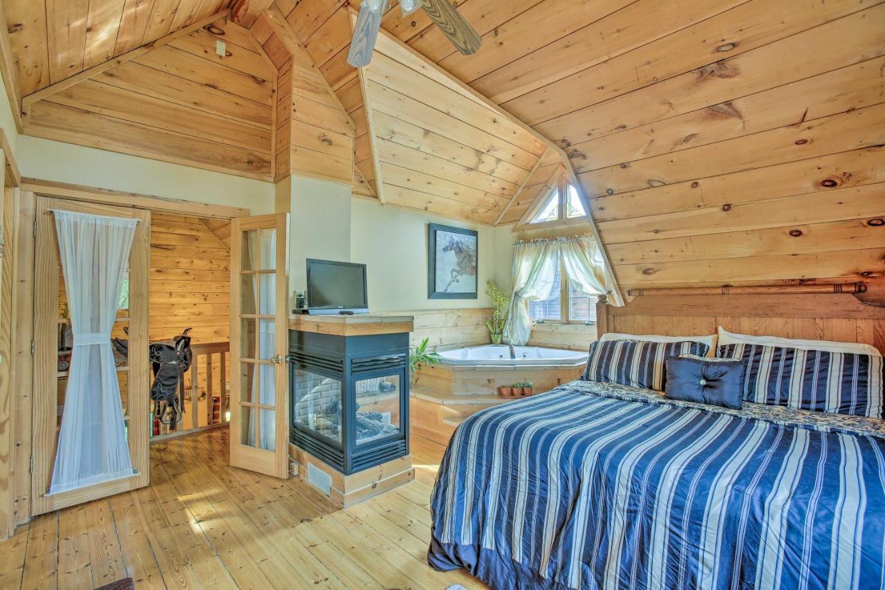 Resort Cabin With Fire Pit Golf, Hike And Play! Rothbury Luaran gambar